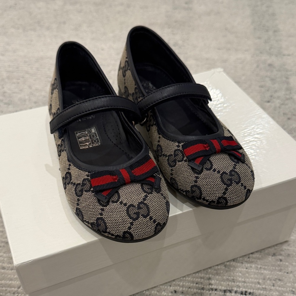 Gucci Girl’s Navy and Red Shoes Size 12.5
